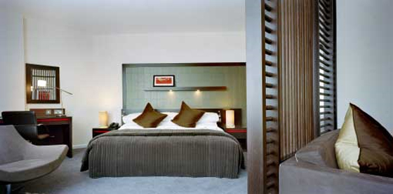 Modern Contemporary Hilton London Canary Wharf by Jestico + Whiles