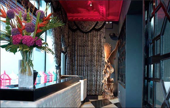 Beautiful Atmosphere in Restaurant Interior Decor